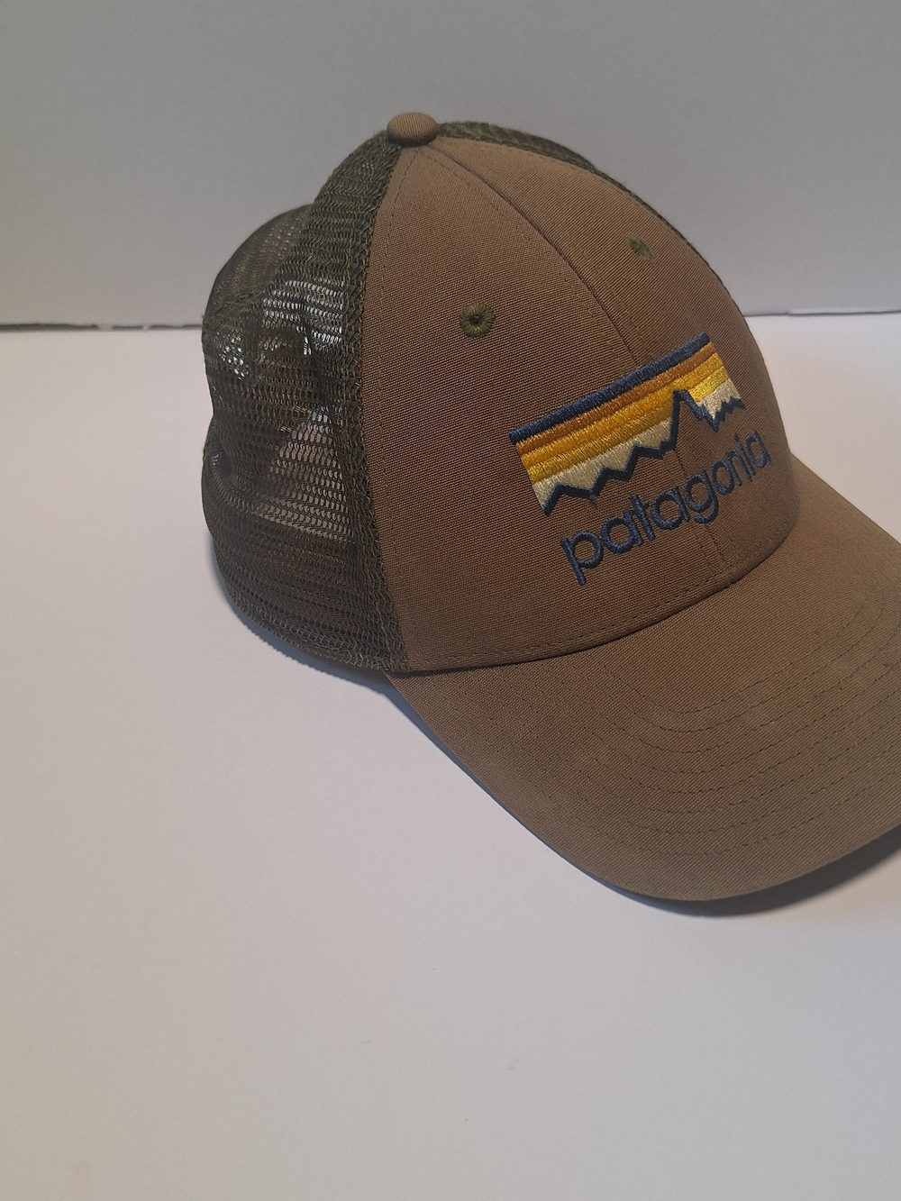 Patagonia P-6 Logo Trucker Hat Olive Green Brown Snapback Cap Never Worn - Picture 3 of 8